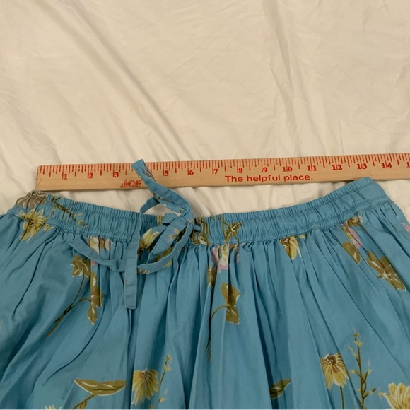 Orvis Vintage Maxi Skirt Size 10 
Elastic Waist Drawstring 
Pockets 
Blue Floral - Picture 10 of 12